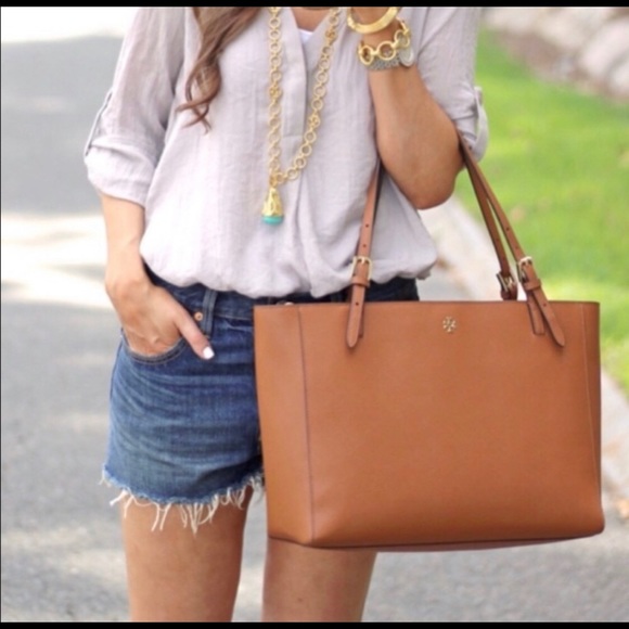 Tory Burch Handbags - 🍂Tory Burch Large York Tote (Camel Color)🍂